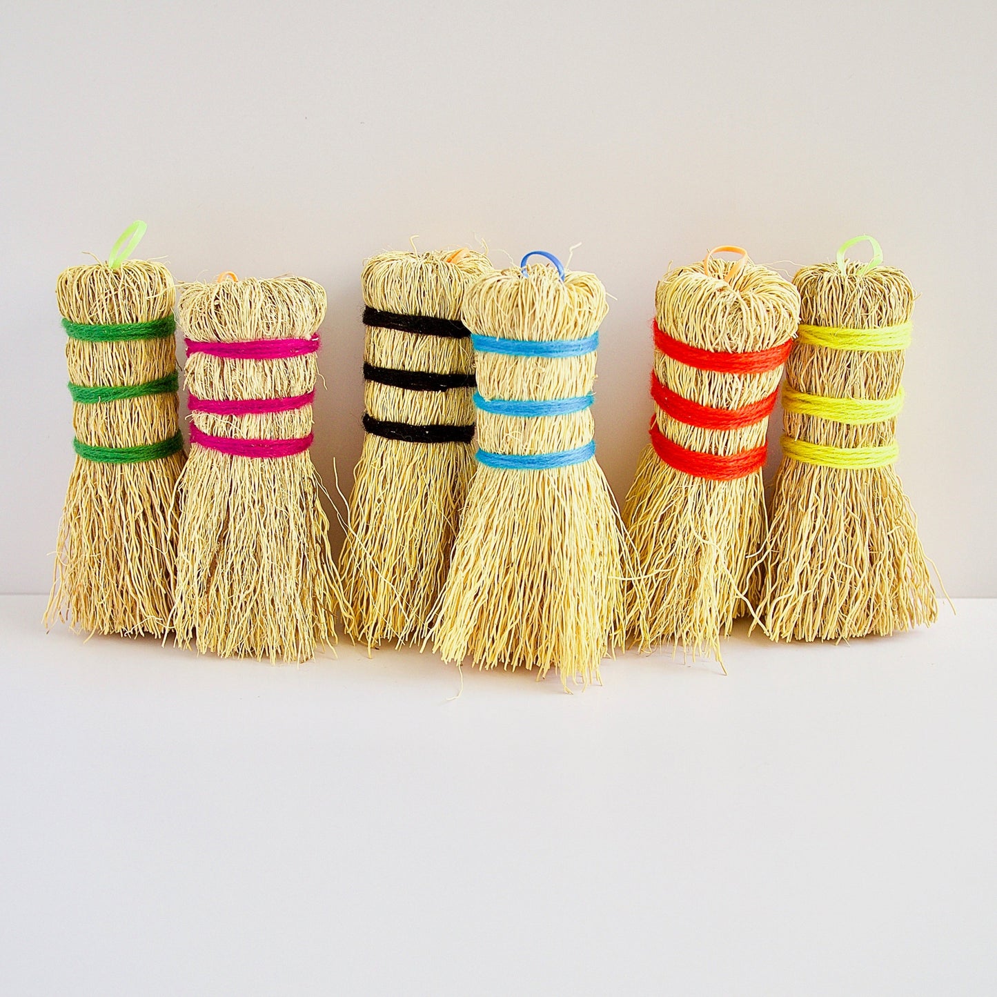 Escobetas de Raiz - Zero Waste Root Dish Scrubbers in 6 Happy Colors